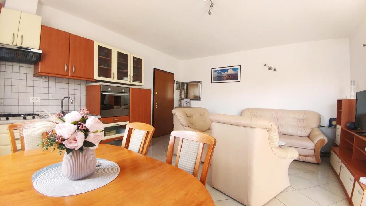 Apartment Matika, Terrace Apartment 10 Minutes Walk From Center Rovinj Extérieur photo